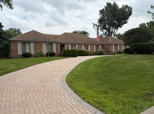 8283 Lake Ridge Dr, Burr Ridge, IL 60527