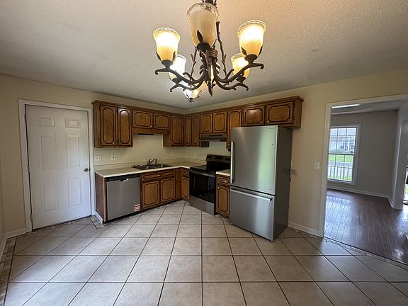 3rd image of 216 Grassmire Dr