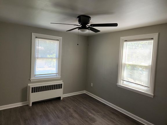 3rd image of 611 Glenview St Floor 1