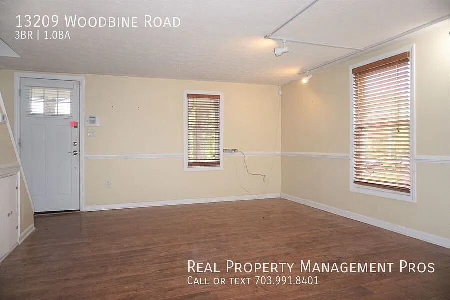 Qualify for a zero deposit option? Over half acre lot — Photo 4