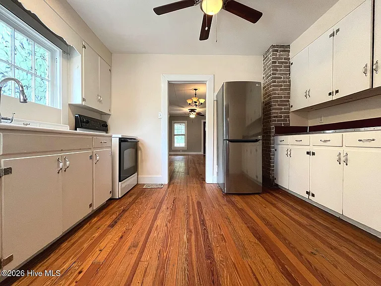 380 N Leak St — Photo 7