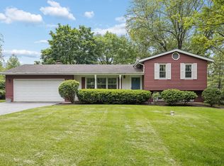 23W081 Red Oak Dr, Glen Ellyn, IL 60137
