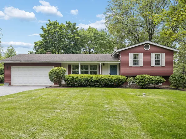 23W081 Red Oak Dr, Glen Ellyn, IL 60137