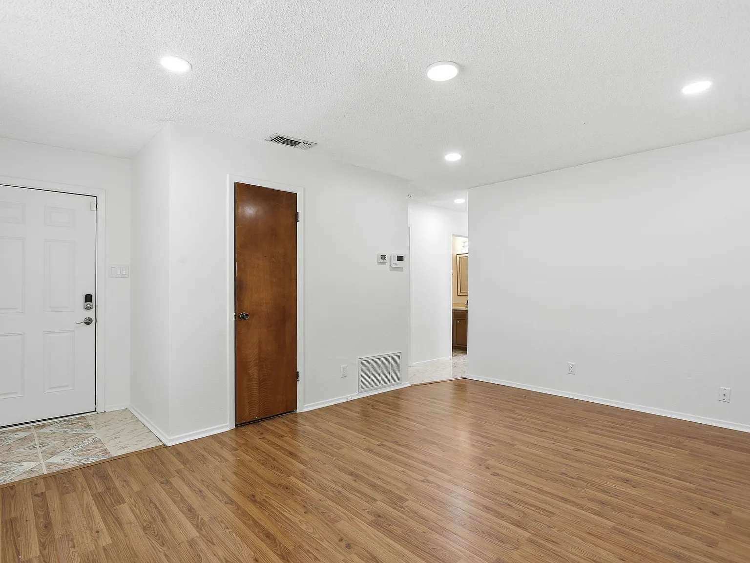 4911 Arbor Ridge Dr — Photo 3