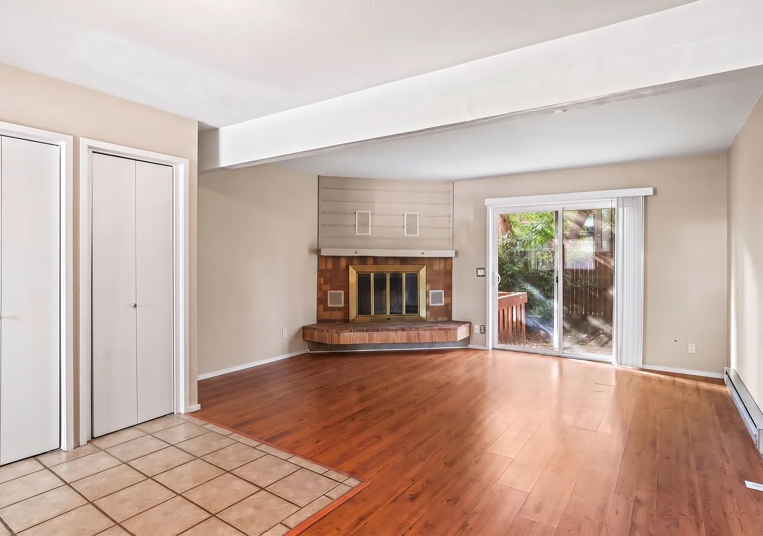 Spacious Willow Springs Townhome Near Trails, Shopping & Dining — Photo 4