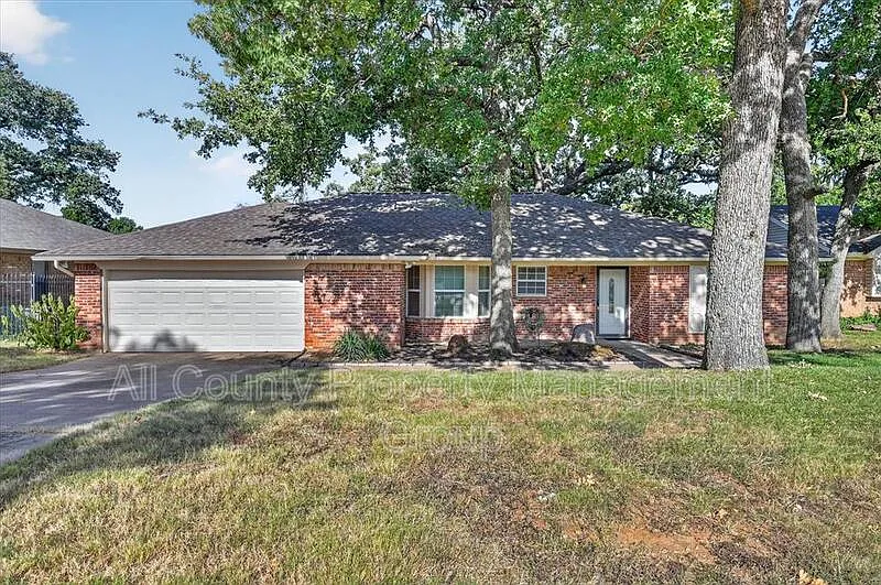 3 bed, 2.0 bath, 1573 sqft, $2,350 — Photo 1
