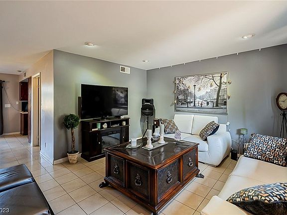 2nd image of 110 Bel Port Dr Unit 111