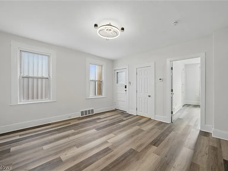 2471 Tremont Ave #DOWN — Photo 4