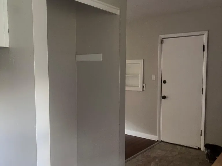 4702 Elkan Ave — Photo 6