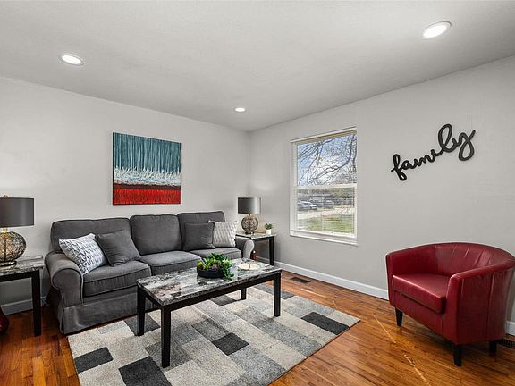 3rd image of 10508 Castle Dr