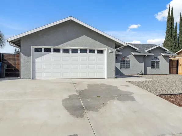 135 Redwood Ave, Sanger, CA 93657