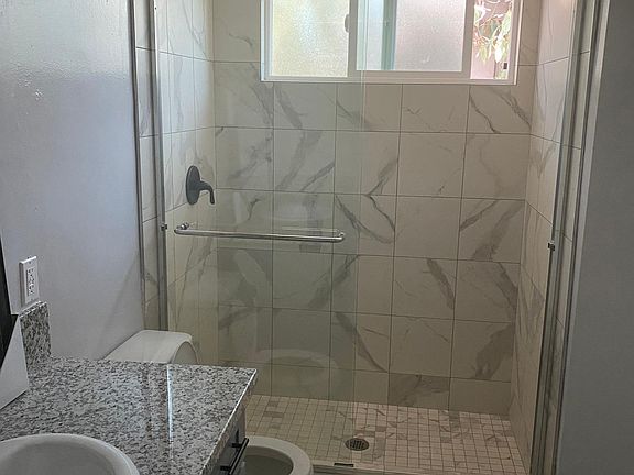 4th image of 213 E Clifton Ave #7