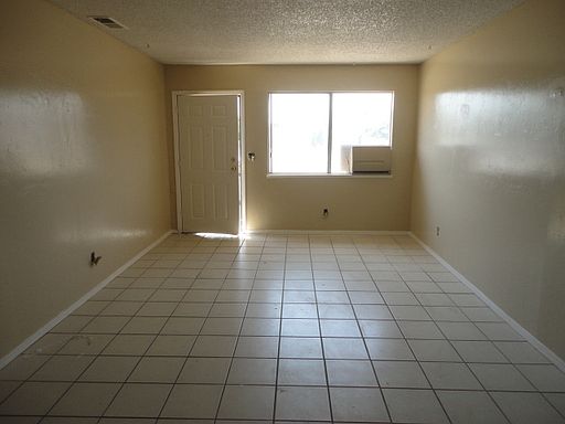 2nd image of 104 N Walnut St