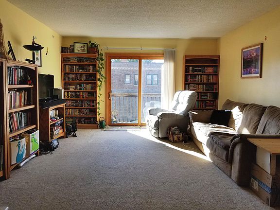 livingroom (open floorplan)