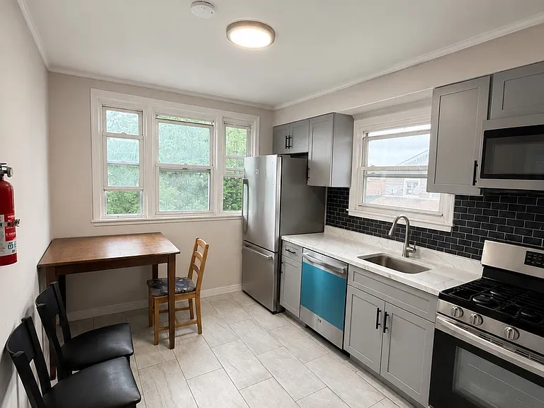 59 Terrace Ave #2 — Photo 3