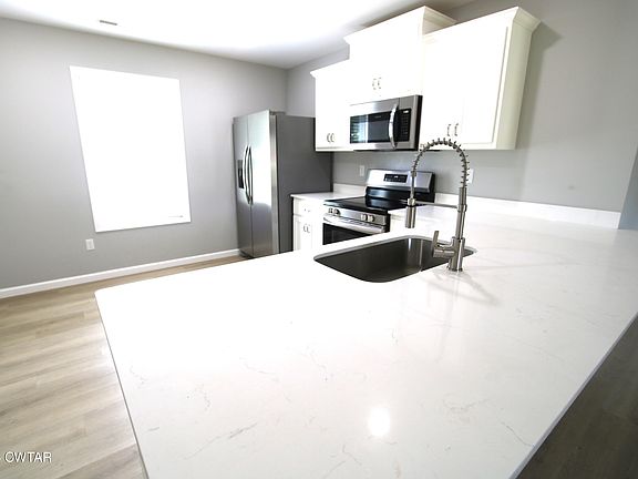 4th image of 636 Gibson Rd