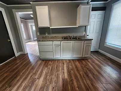 80 Parsells Ave — Photo 4