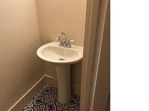 4th image of 1533 Magnolia Ave