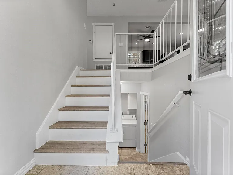 2 Ground Brier Ct — Photo 6