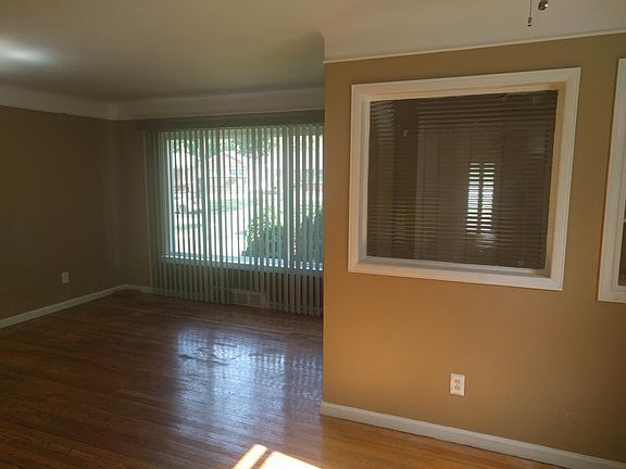4th image of 24301 Gardner Ave