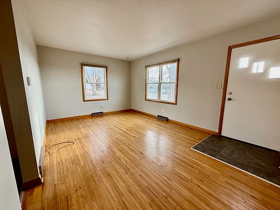 4th image of 912 Waterloo Rd