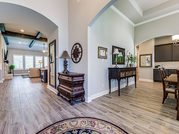 5th image of 1519 Roxburg Way