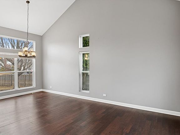 2nd image of 1568 Woodland Ln