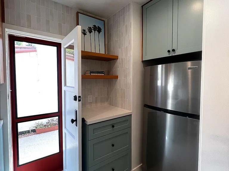 3937 Walgrove Ave #B — Photo 12