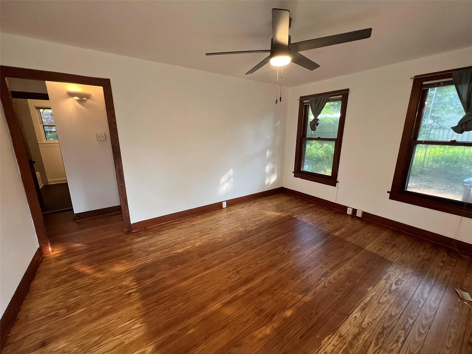 2 bed, 1.0 bath, 832 sqft, $1,850 — Photo 3