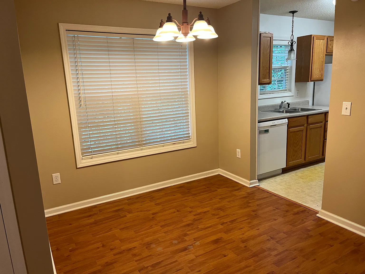 1305 Cedar Shoals Dr — Photo 3