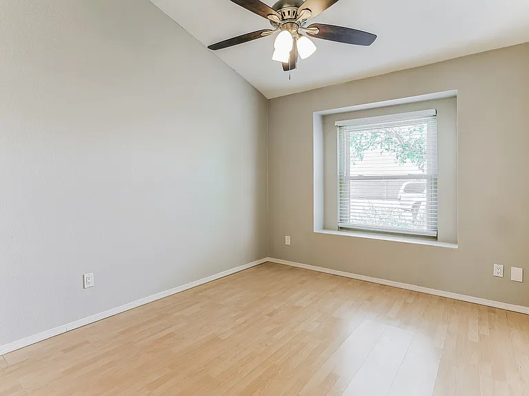 1033 N Nielson St — Photo 14