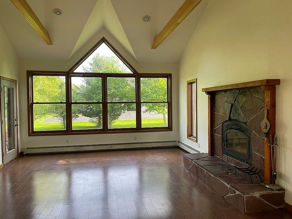 1st image of 20 Mary Janes Ln