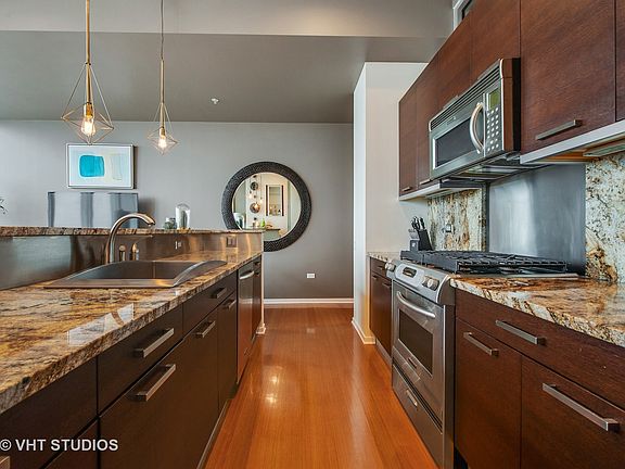 4th image of 500 W Superior St Unit 1602