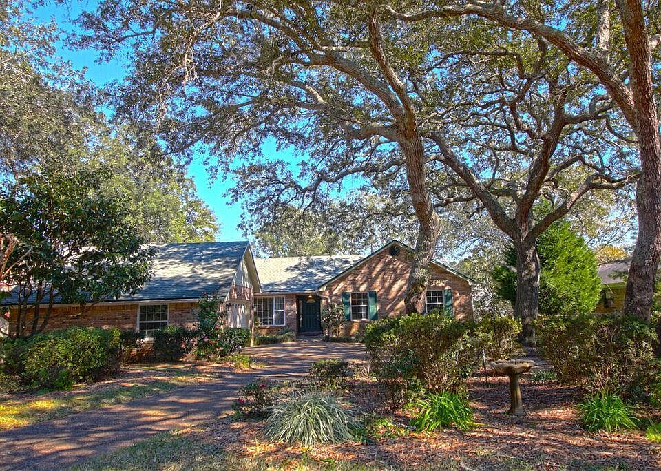 1st image of 107 Dominica Way
