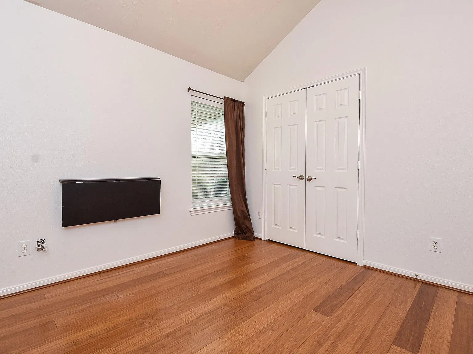 4 bed, 2.0 bath, 1864 sqft, $2,000 — Photo 4