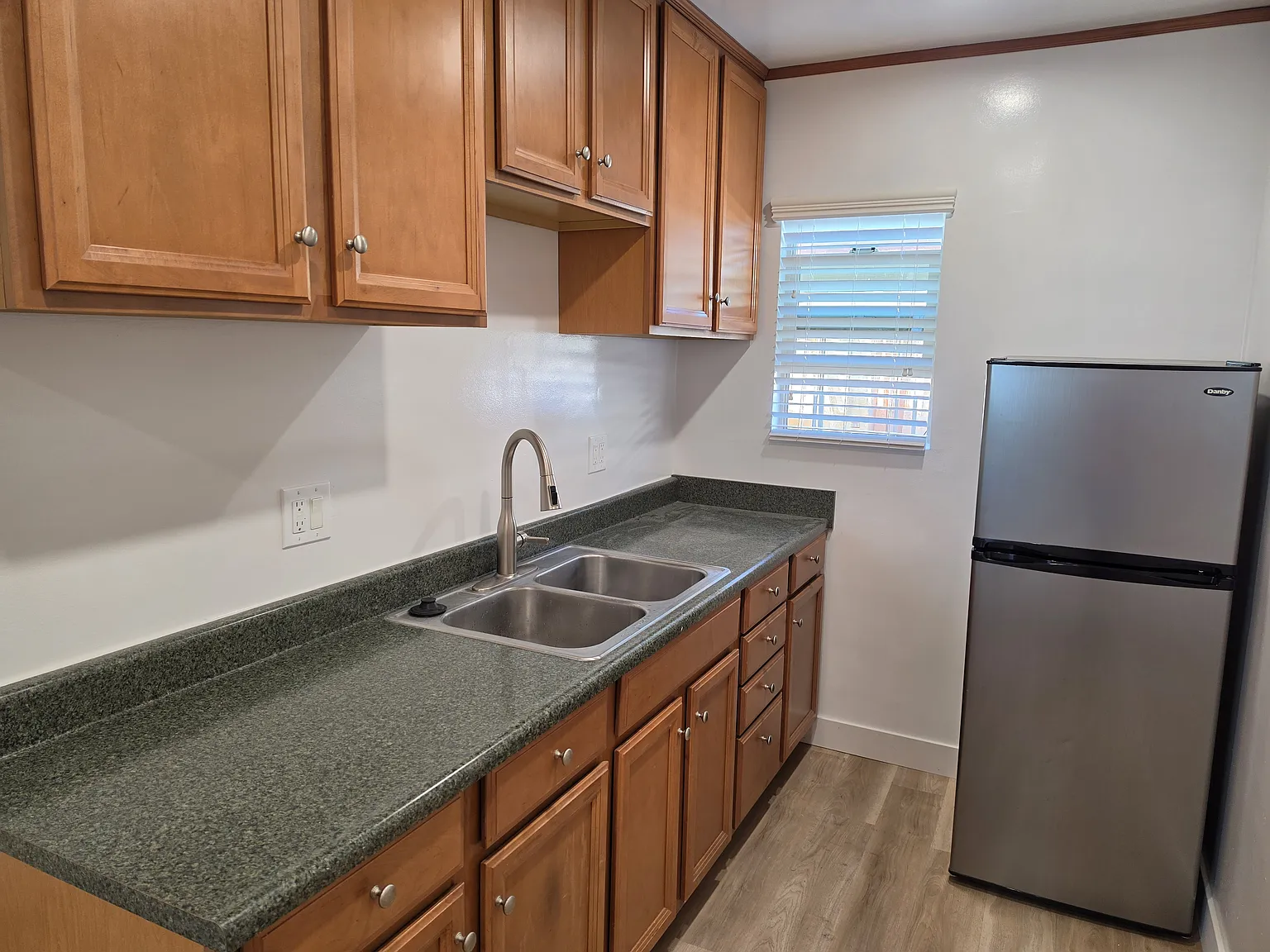 Studio, 400 sqft, $1,795 — Photo 3