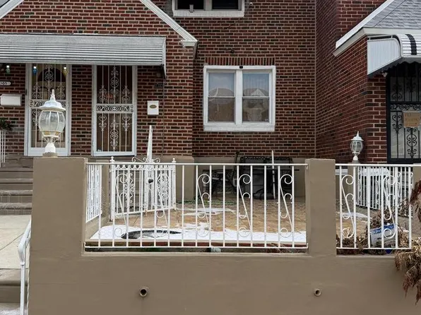 6303 Langdon St, Philadelphia, PA 19111
