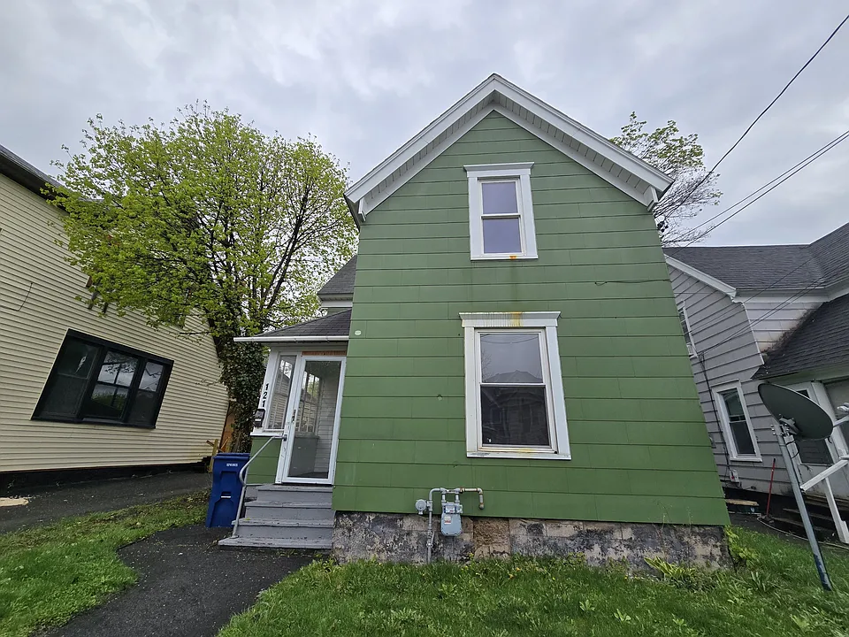 121 W End Dr
