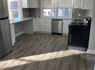 221 Sunset Dr, Charlton, MA 01507
