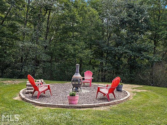 3rd image of 290 Blackberry Ln