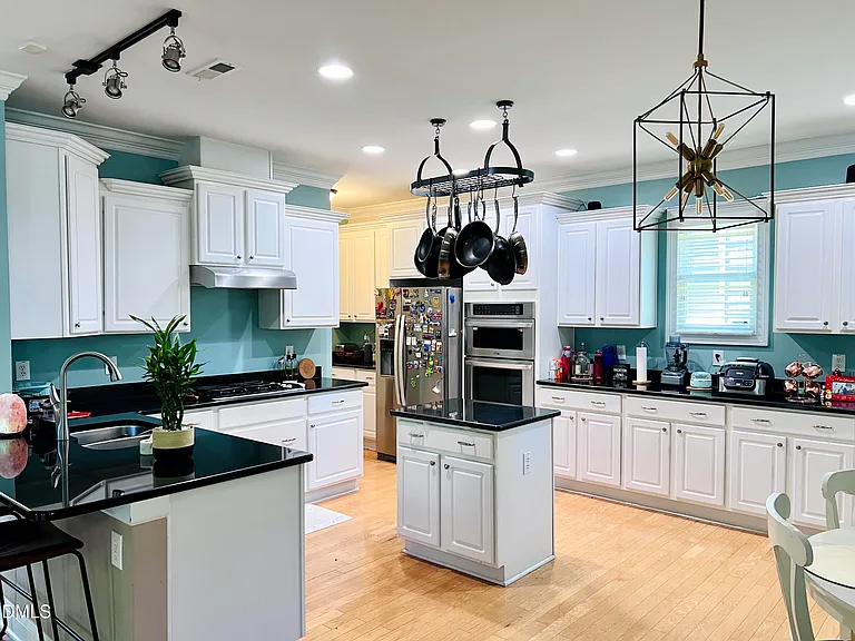 1073 Gold Rock Ln — Photo 9