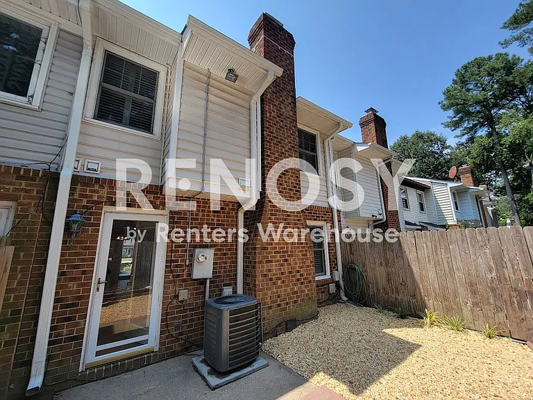 914 Wildwood Square Ct — Photo 32