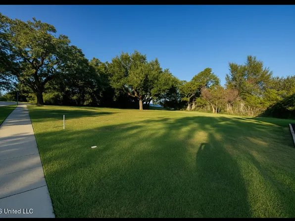 132 Holiday Ave, Pass Christian, MS 39571