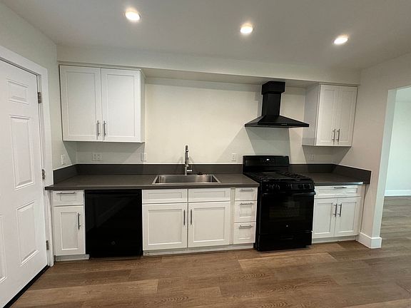 3rd image of 4359 W 136th St APT B