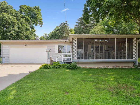 20587 247th St, Delhi, IA 52223
