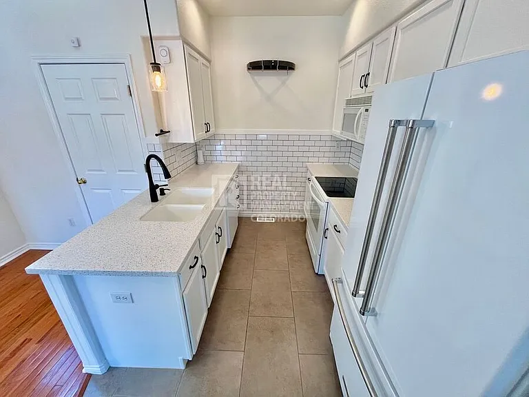 818 S Terry St #B9 — Photo 7