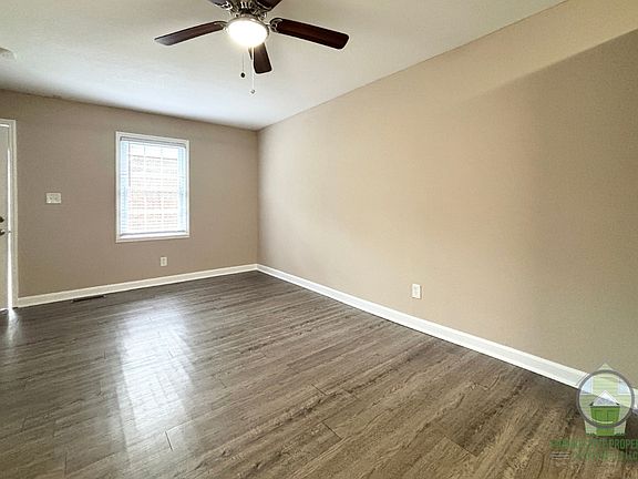 3rd image of 10 Stag St #12