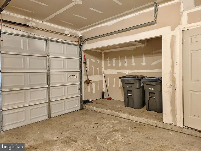 13906 Gothic Dr — Photo 46