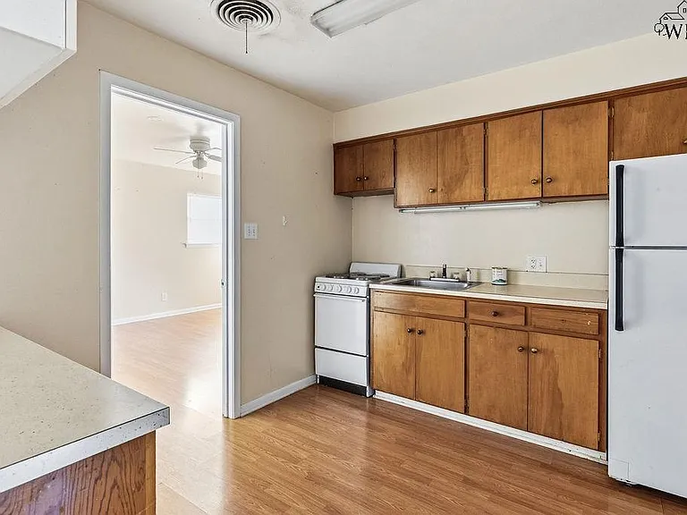 4202 Meadowbrook Dr — Photo 10