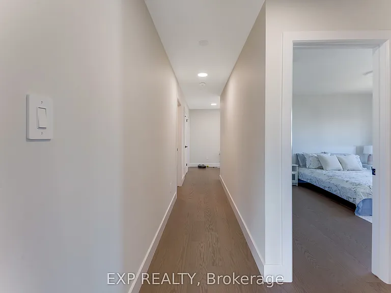 266 Hesselman Cres — Photo 24